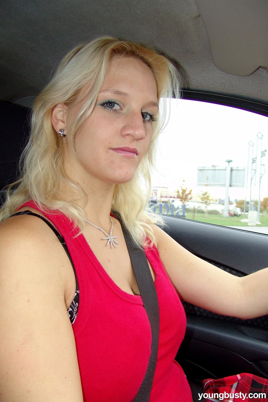 Blonde babe with big tits Sweety B strips and touches her cunt in a car porno fotoğrafı #427304415
