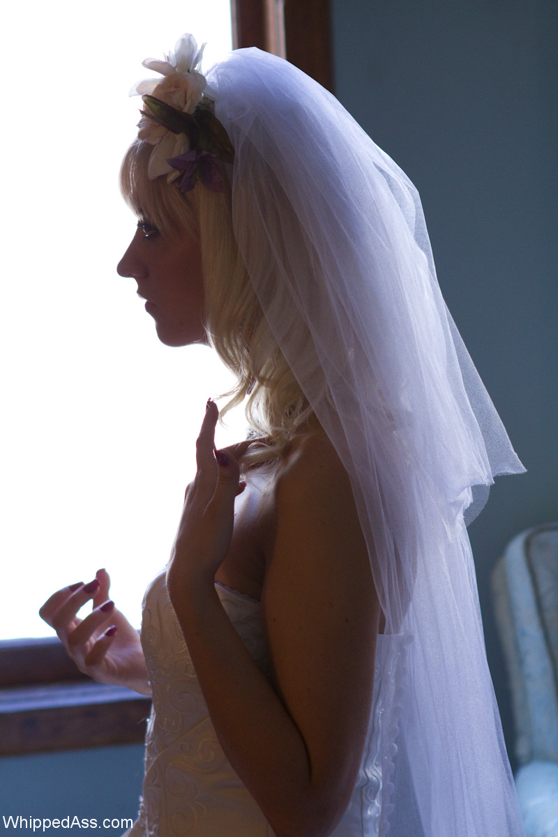 Sexy bride Cherry Torn teases in her wedding dress as her hot maids get drunk zdjęcie porno #424213576