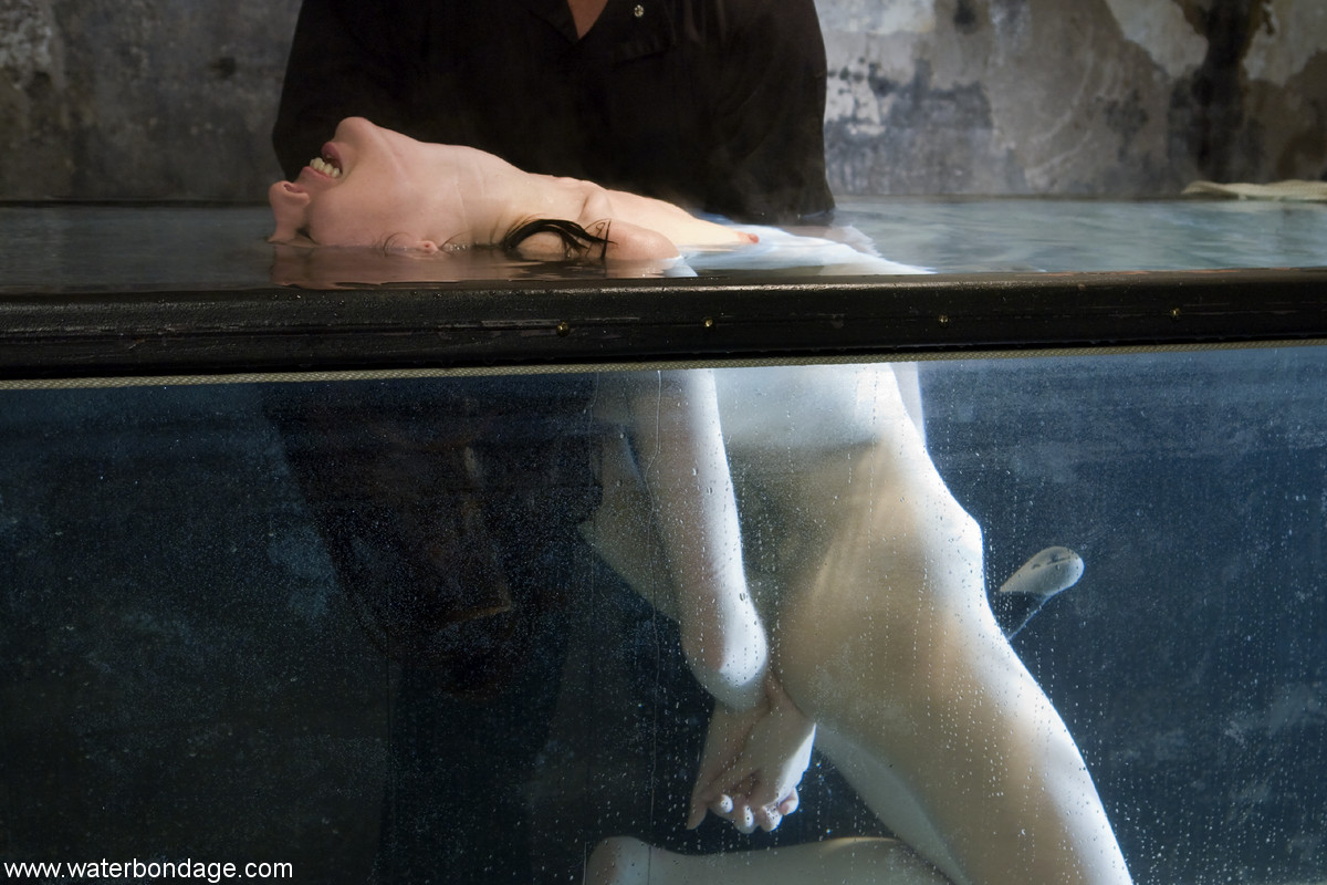 Brunette Isobel Wren gets tortured and toyed by her master in the water foto porno #423509918 | Water Bondage Pics, Isobel Wren, BDSM, porno móvil