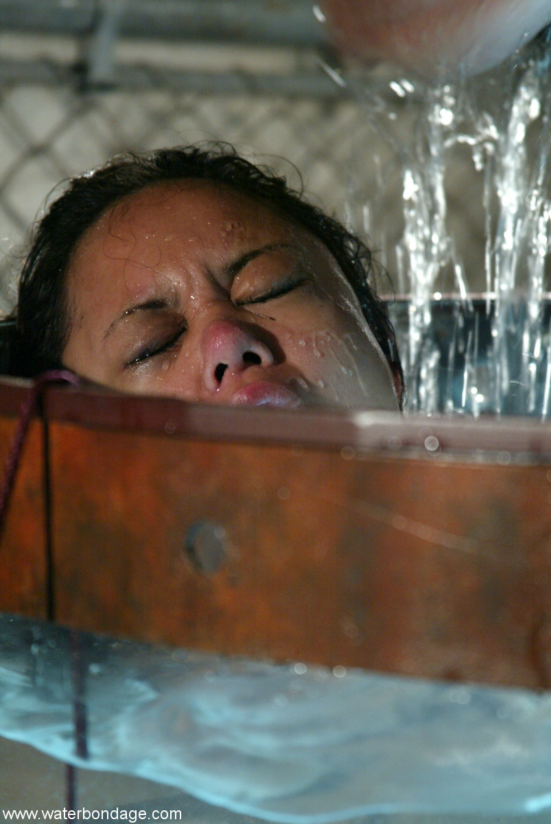 Water Bondage Annie Cruz порно фото #427024636