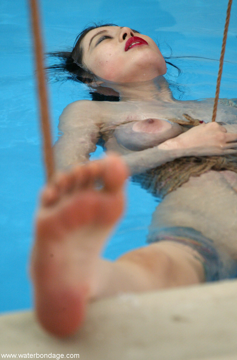 Sweet Asian sex slave June Mizuna gets toyed and abused in the pool ポルノ写真 #423507940 | Water Bondage Pics, June Mizuna, Osada Steve, Asian, モバイルポルノ