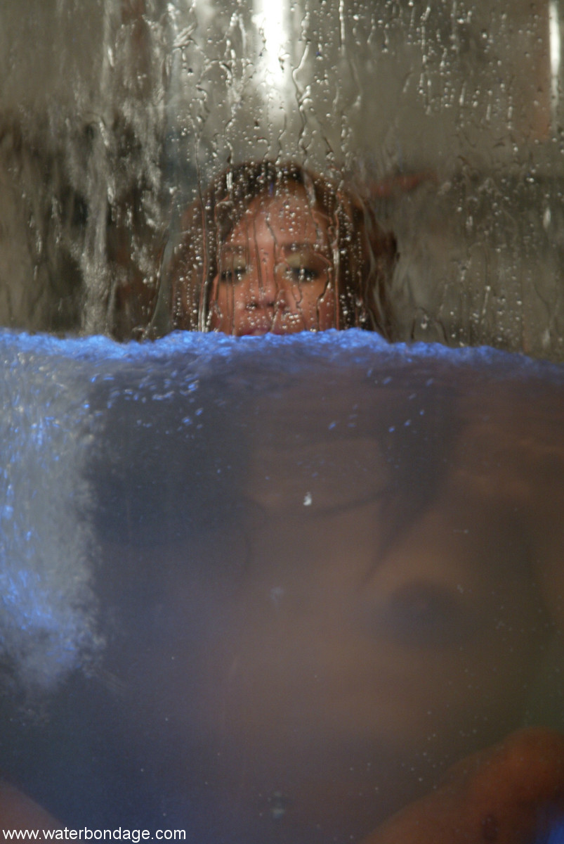 Water Bondage Sydnee Capri порно фото #426795103