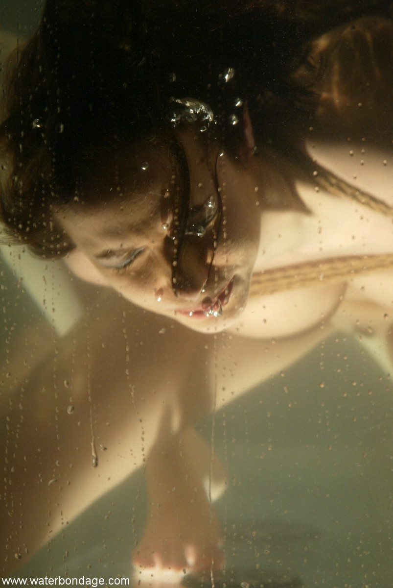 Sexy girl Sasha Sparks gets her twat toyed under water by a domme 色情照片 #427838595