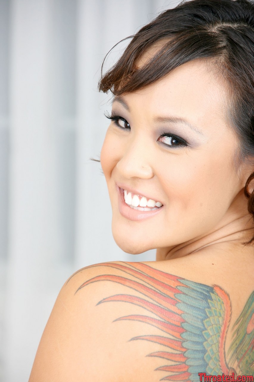Asian brunette Jandi Lin shows a sexy tattoo on her back before sucking a dick foto pornográfica #423236765 | Throated Pics, Jandi Lin, Asian, pornografia móvel