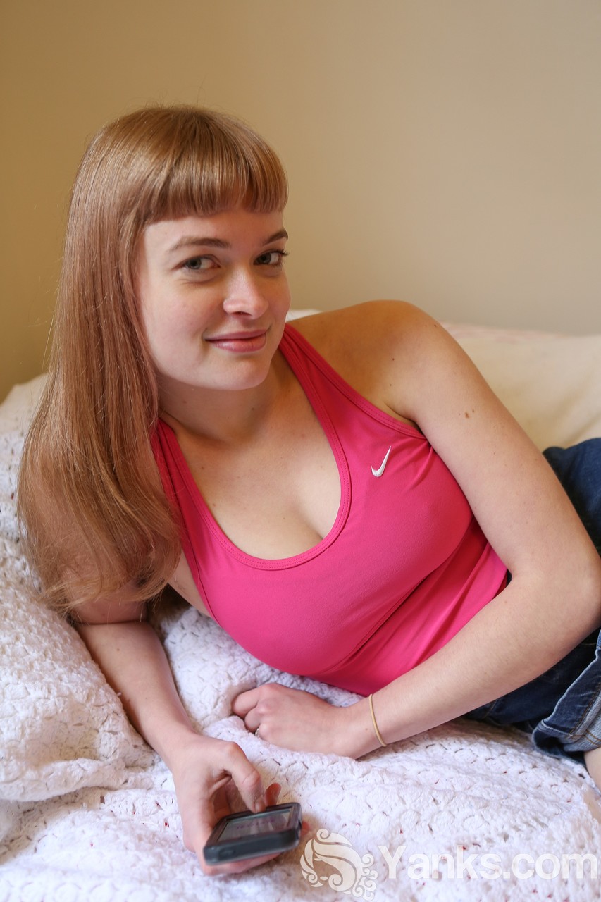 Redhead cutie Laney does striptease to show manicured pubes & finger solo foto pornográfica #426770558