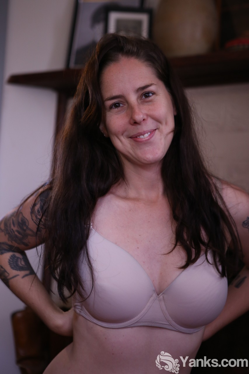 Amateur MILF Susie reveals big juggs and super hairy vagina while stripping zdjęcie porno #425859703 | Yanks Pics, Susie, Hairy, mobilne porno