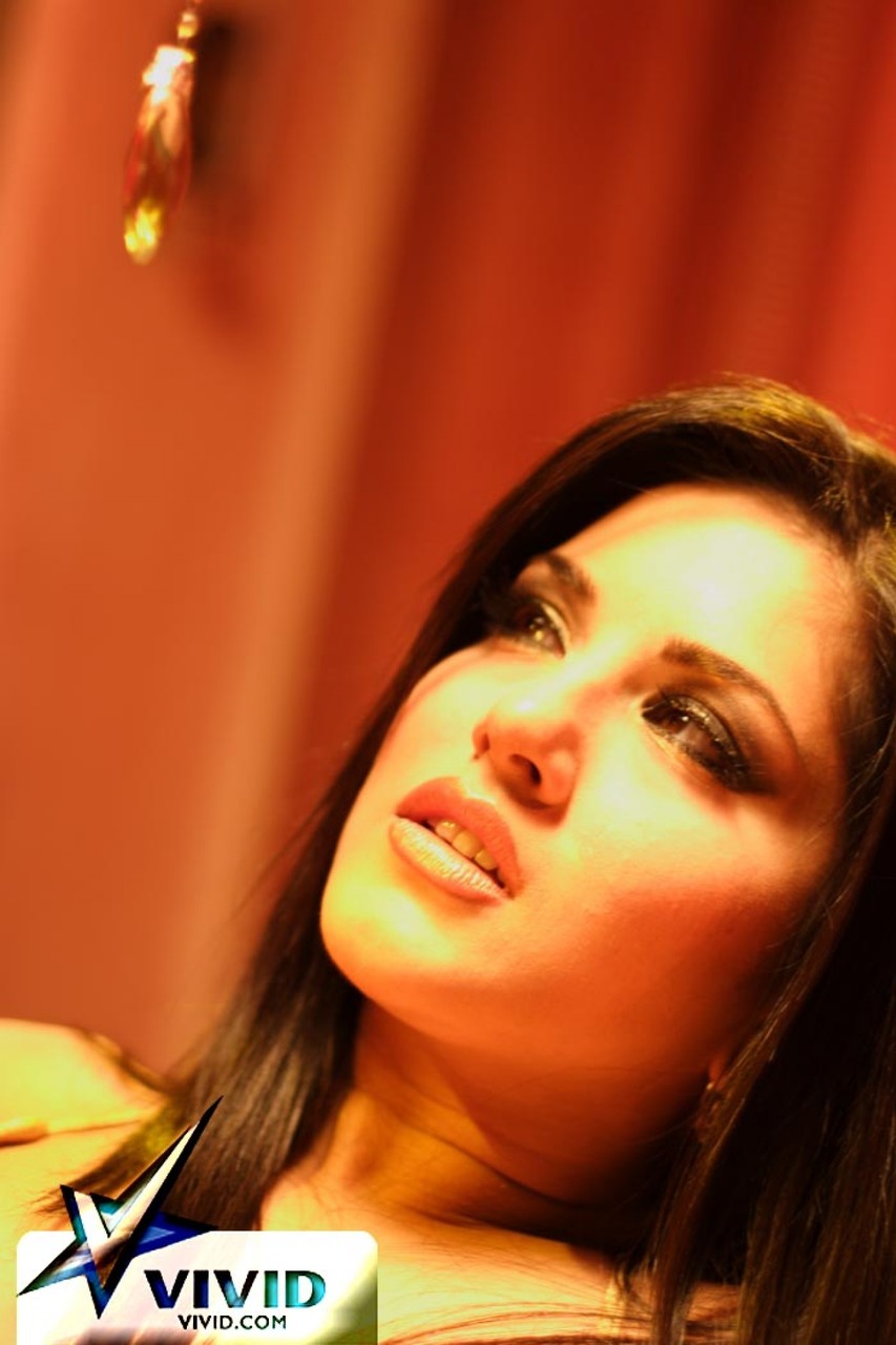 Attractive Indian MILF in a golden bikini Sunny Leone enjoys Hindi rituals porno foto #428413823