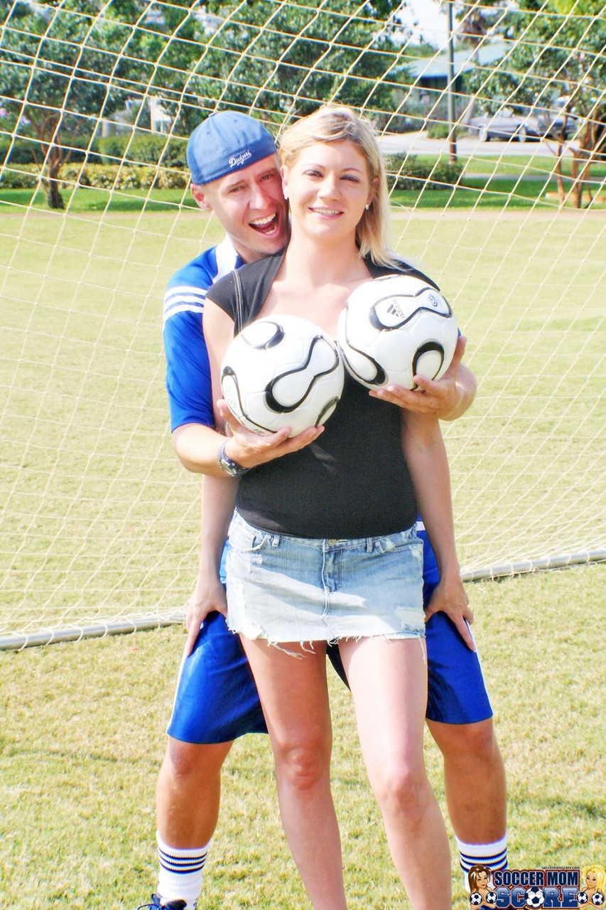 Attractive blonde soccer mom Christina Skye gets rammed by the horny coach foto porno #425104186