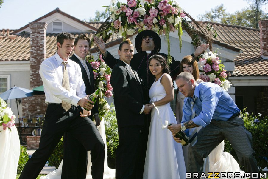 Red head bride Nikki Rhodes kissing her new hubby on their wedding day 色情照片 #426393094 | Baby Got Boobs Pics, Nikki Rhodes, MILF, 手机色情