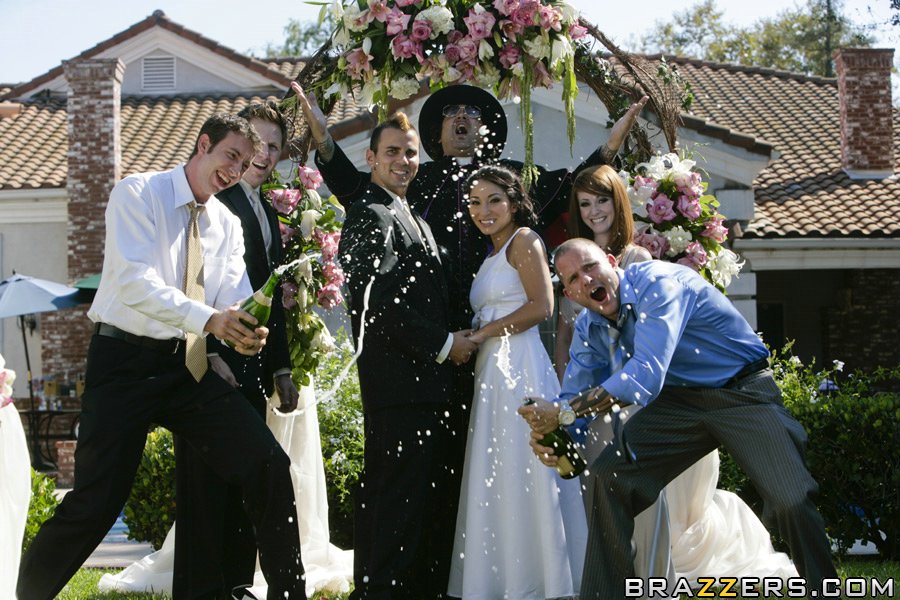 Red head bride Nikki Rhodes kissing her new hubby on their wedding day ポルノ写真 #426393100 | Baby Got Boobs Pics, Nikki Rhodes, MILF, モバイルポルノ