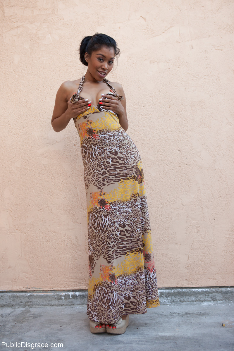 Ebony honey Yasmine de Leon doffs her dress and exposes her amazing curves порно фото #423510112