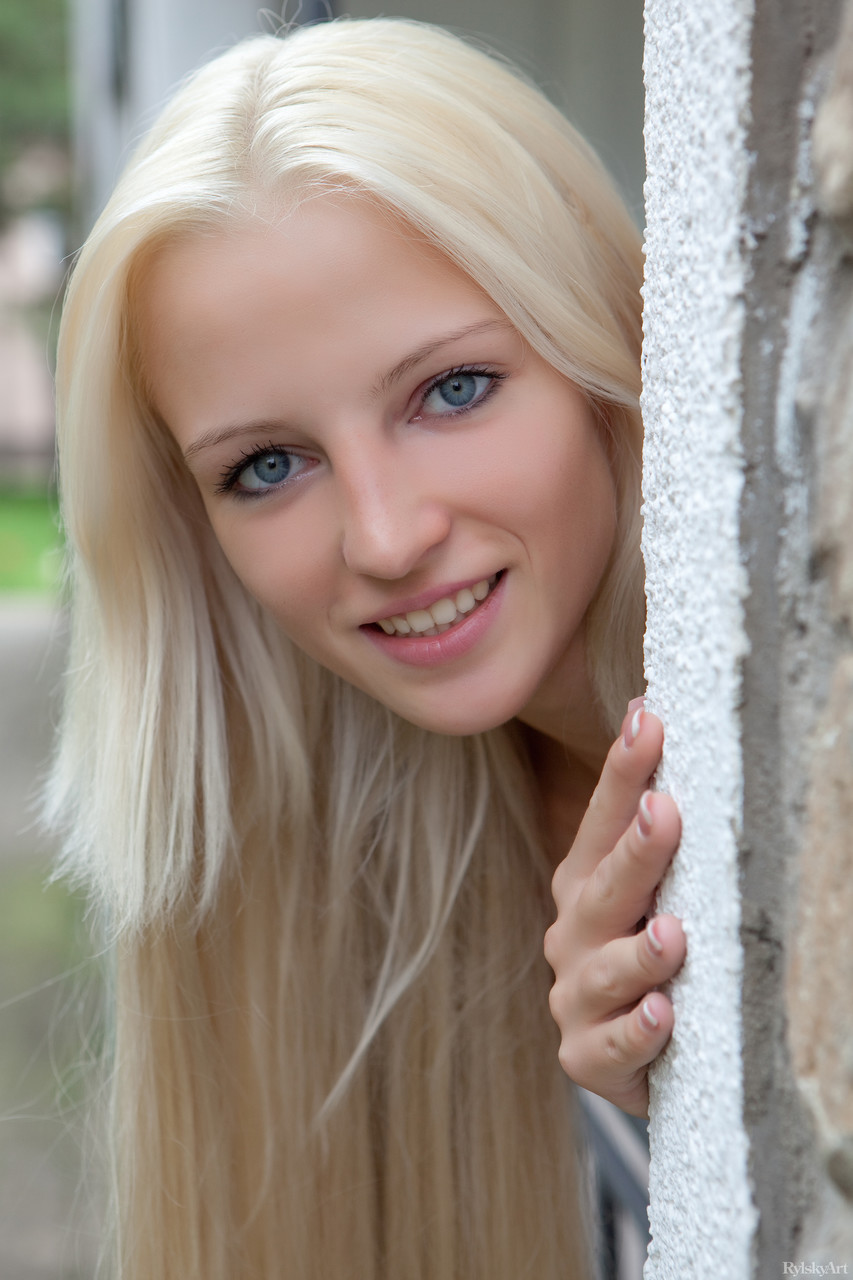 Blonde teen with small tits Alysha flaunts her tasty love hole on a terrace foto porno #425937742 | Rylsky Art Pics, Alysha Ahe, Girlfriend, porno móvil