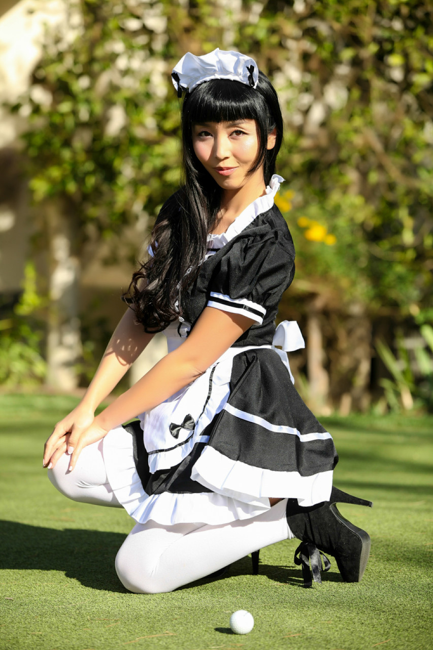 Asian maid Marica Hase doffs her uniform and flaunts her tasty muff outdoors ポルノ写真 #424673778