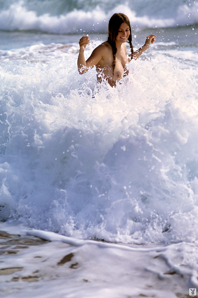 Beautiful brunette babe Marilyn Lange flaunts her perfect big melons 色情照片 #422582792 | Playboy Plus Pics, Marilyn Lange, Beach, 手机色情