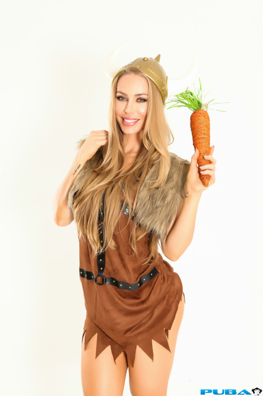 Blonde cosplayer Nicole Aniston teasing a demon with a big carrot foto porno #425435248
