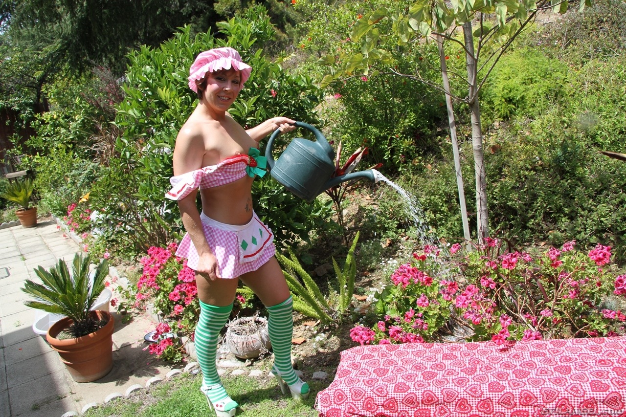 Sexy little maid in cute uniform spreads her tight ass outdoors in the garden foto pornográfica #423050739 | Milk Enema Pics, Julie Knight, Cosplay, pornografia móvel