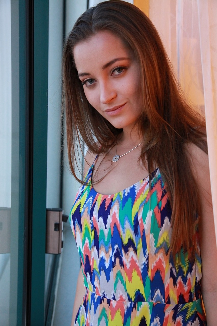 Dani Daniels takes off her colorful dress to show big ass and natural tits foto porno #424214017
