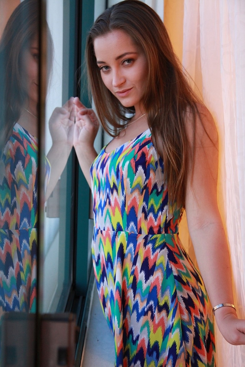 Dani Daniels takes off her colorful dress to show big ass and natural tits Porno-Foto #424214022