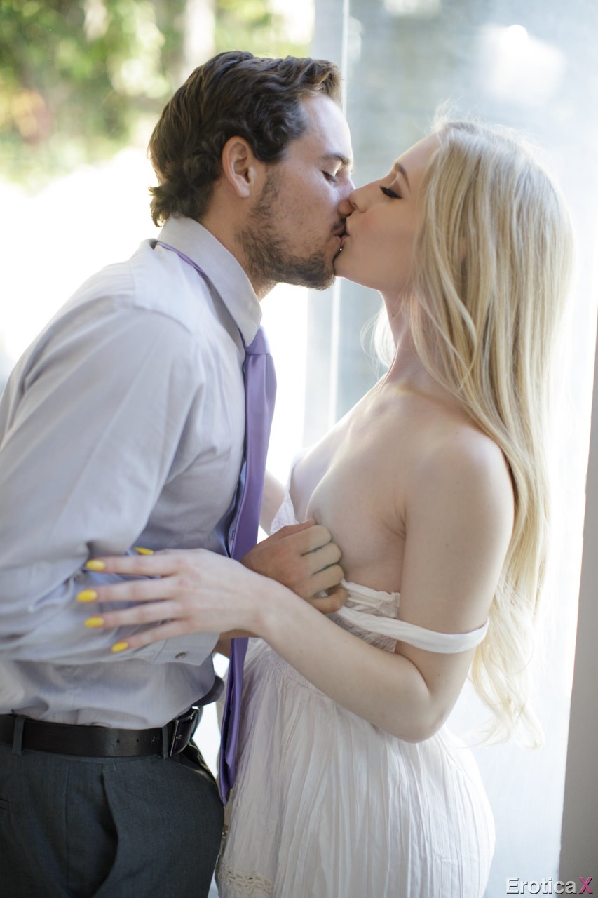 Blonde American Emma Starletto kisses, cuddles and fucks her husband порно фото #422665252