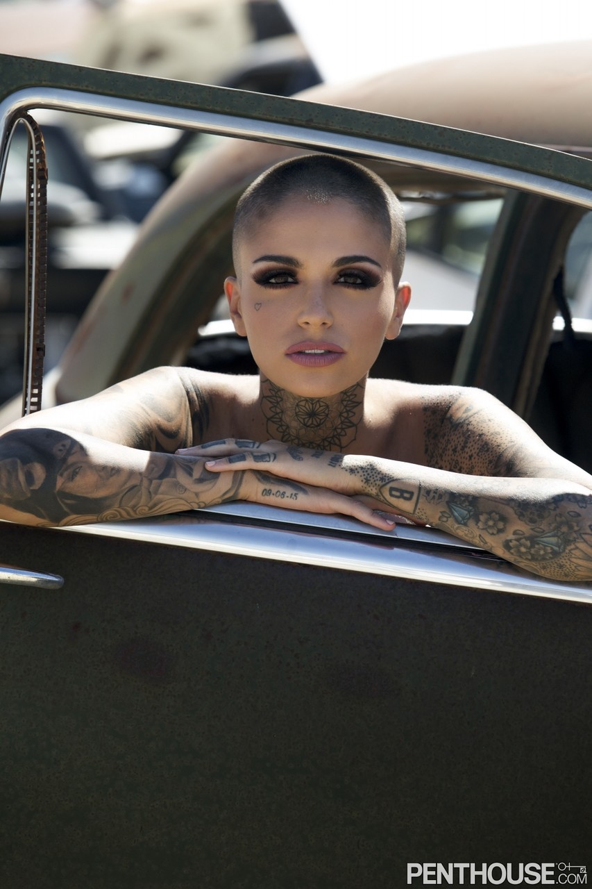 Bald inked babe Leigh Raven flaunts her small boobs and poses nude outdoors ポルノ写真 #424170751 | Penthouse Gold Pics, Leigh Raven, Tattoo, モバイルポルノ