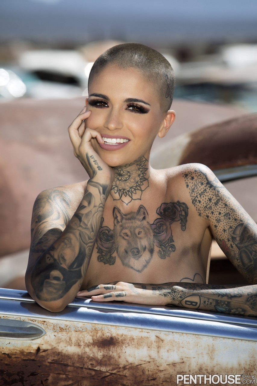 Bald inked babe Leigh Raven flaunts her small boobs and poses nude outdoors ポルノ写真 #424170754 | Penthouse Gold Pics, Leigh Raven, Tattoo, モバイルポルノ