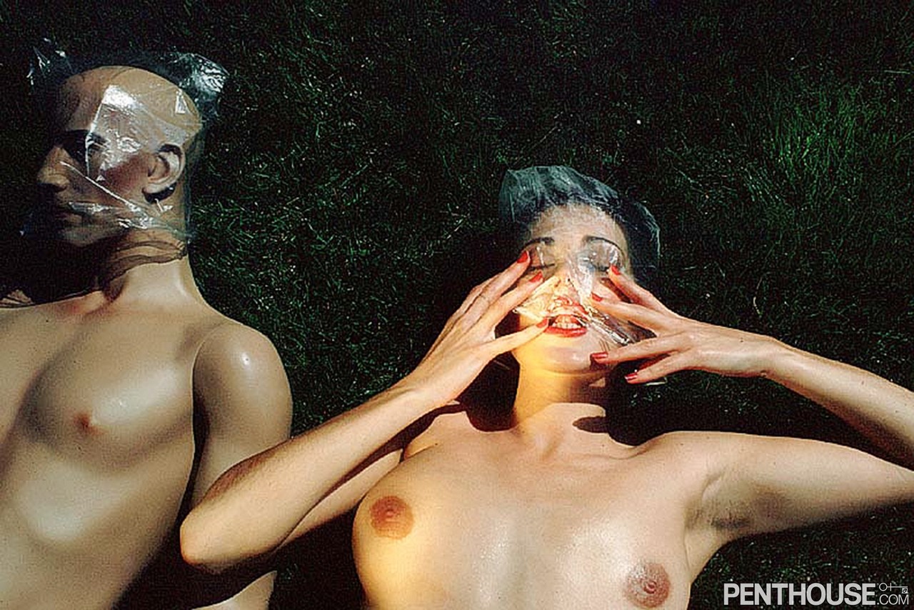 Naked centerfold Barbara Corser fooling around her realistic sex doll outdoors ポルノ写真 #422881025 | Penthouse Gold Pics, Barbara Corser, Centerfold, モバイルポルノ