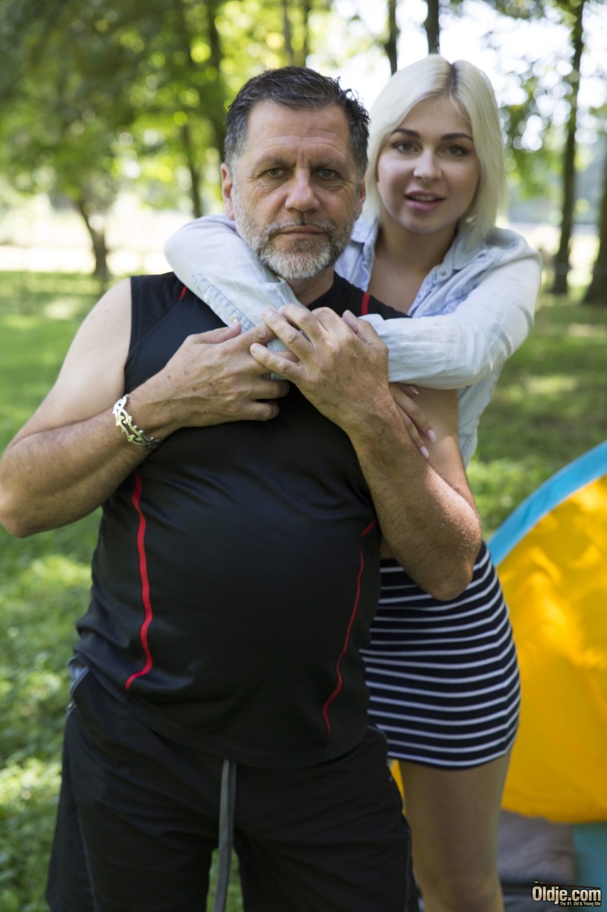 Blonde teen Nicole Brix doffs her clothes and gets nailed by a daddy outdoors foto pornográfica #424963008 | Oldje Pics, Nicole Brix, PHILLIPE, Old Man, pornografia móvel