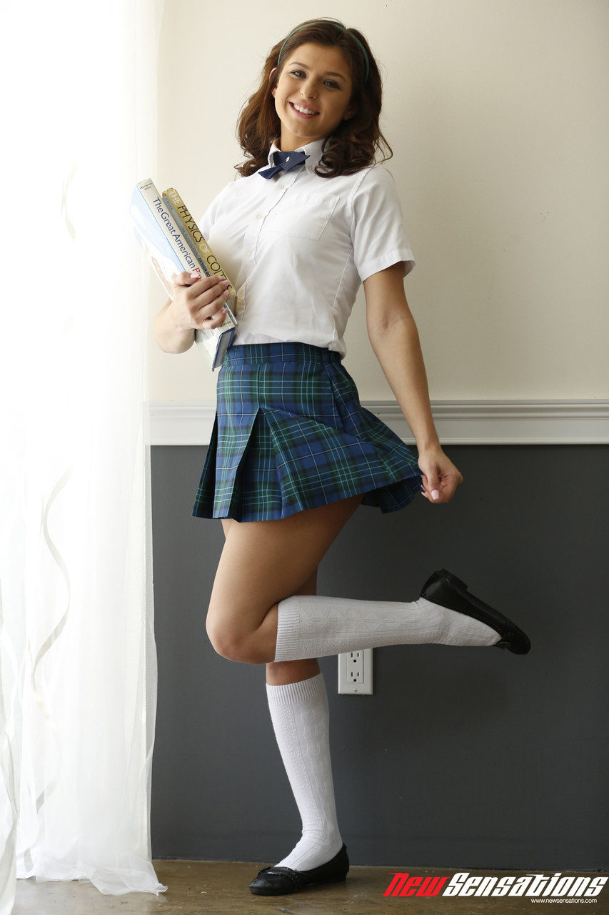 Busty schoolgirl Leah Gotti throats a huge dick & takes it in her hot pussy foto porno #423885205