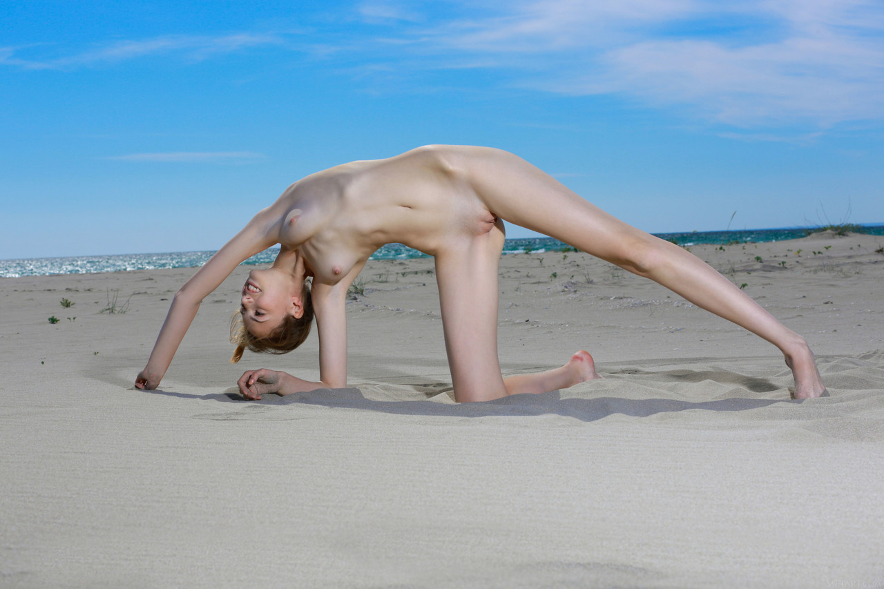 Adorable Russian model Elle Tan shows her pink holes while posing in the sand 포르노 사진 #422682858 | Met Art Pics, Elle Tan, Skinny, 모바일 포르노