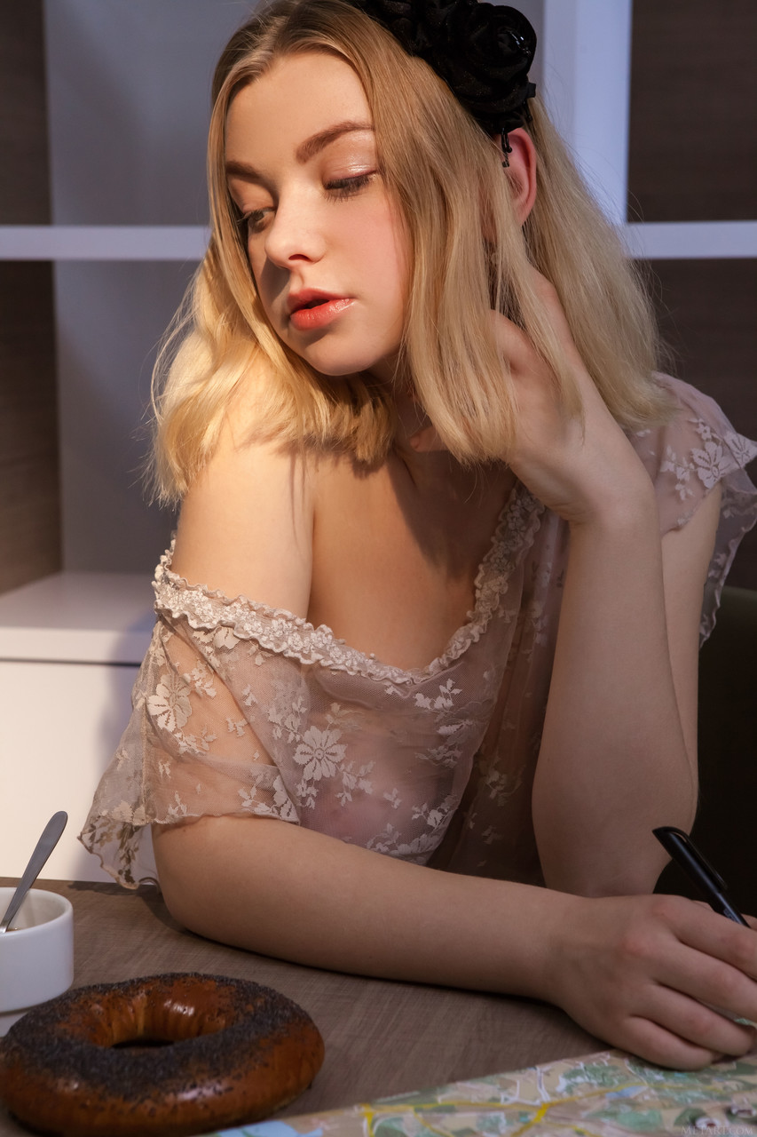Blonde beauty Daniel Sea shows her splendid tits and poses nude on a chair ポルノ写真 #425360866 | Met Art Pics, Daniel Sea, Panties, モバイルポルノ