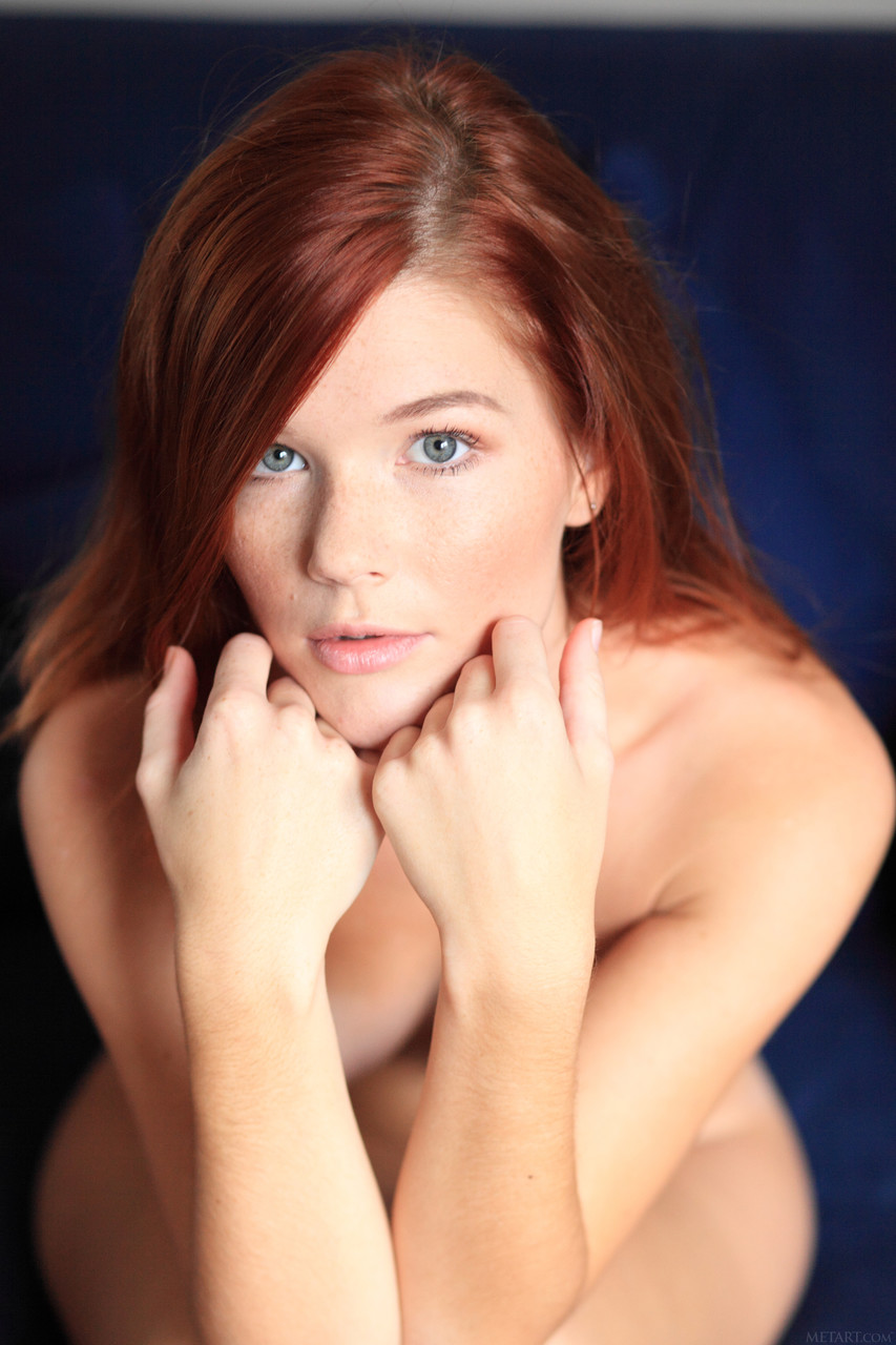 Alluring redheaded babe Mia Sollis shows her perfect breasts & her bald pussy foto pornográfica #428928814 | Met Art Pics, Mia Sollis, Teen, pornografia móvel
