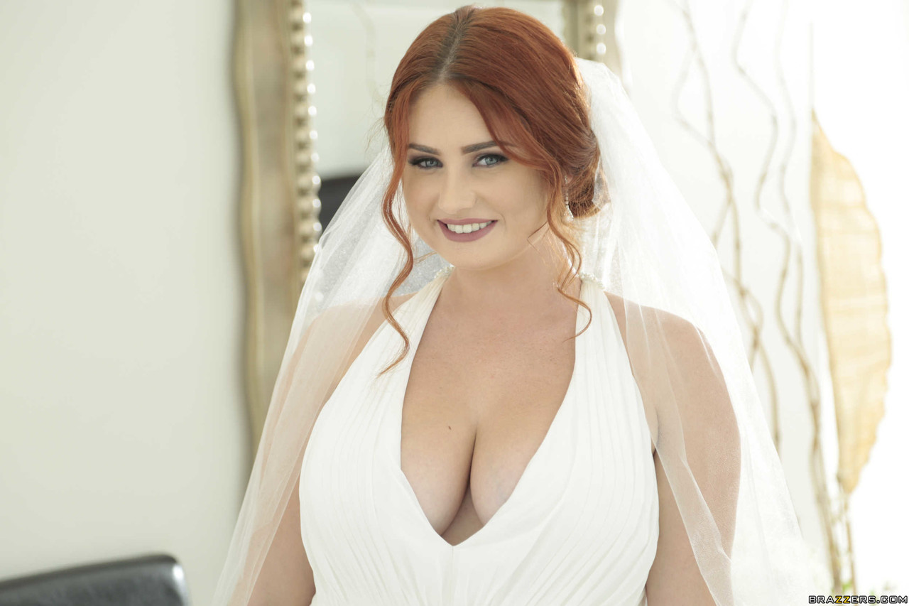Chubby Redhead Lennox Luxe Flaunts Her Big Natural Tits At Her Wedding Fapics De