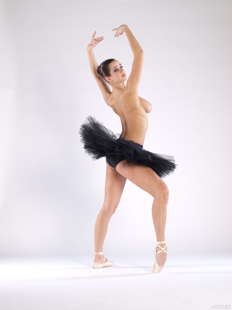 Sexy teen ballerina Bianca C gets naked & shows her big tits and bald pussy 色情照片 #422790314 | Met Art Pics, Bianca C, Ballerina, 手机色情