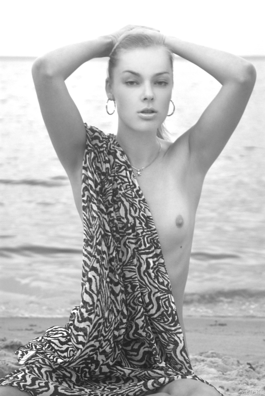Hot babe with an awesome butt Natalia C flaunts her tiny tits on the beach foto porno #422653256 | Met Art Pics, Natalia C, Beach, porno móvil