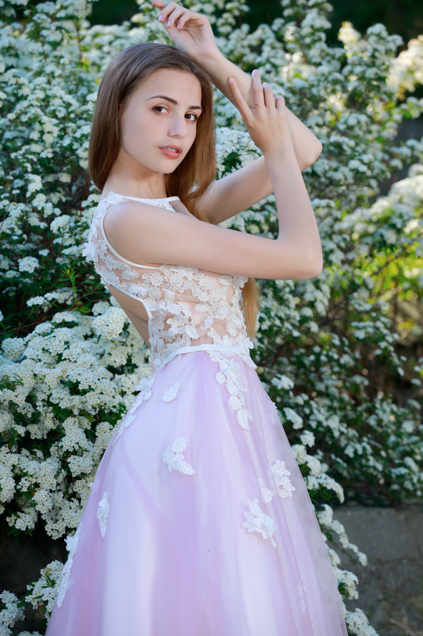 Angelic teen Elle Tan shows every inch of her beautiful nude body outdoors 色情照片 #424224256 | Met Art Pics, Elle Tan, Wedding, 手机色情