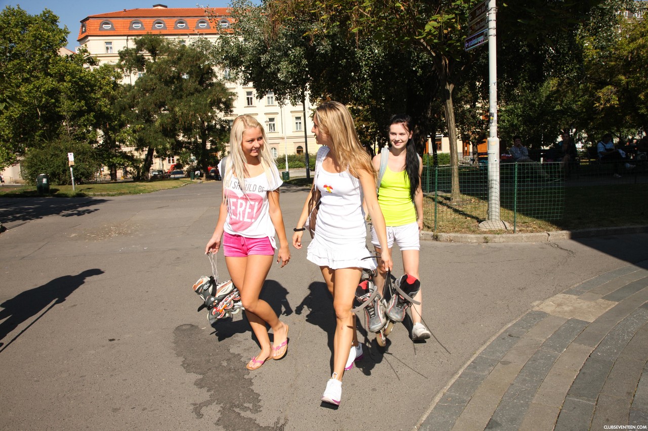 Four sweet teens expose their skinny bodies and small tits on roller blades foto porno #424065244