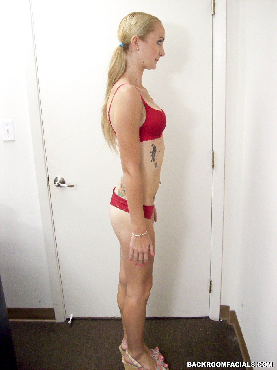 Petite blonde Becky Lynn showing her skinny naked body from all angles porno fotoğrafı #429014061