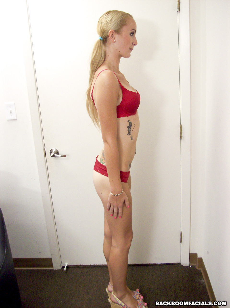 Petite blonde Becky Lynn showing her skinny naked body from all angles porno fotoğrafı #429014063
