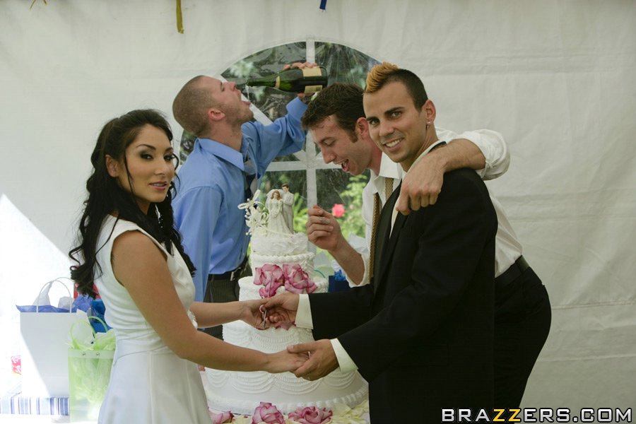 Delightful brunette Roxy Jezel enjoys her outdoor wedding day ceremony foto porno #426352007