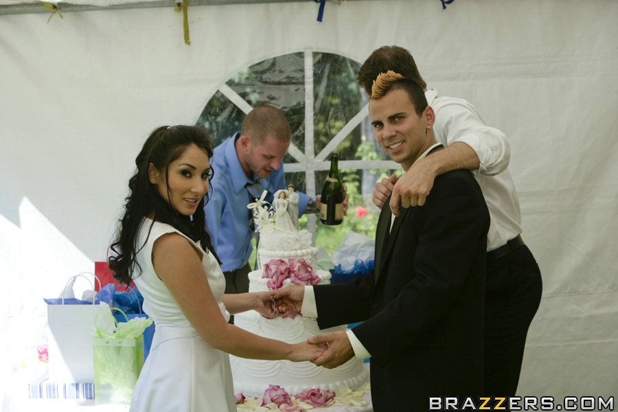 Delightful brunette Roxy Jezel enjoys her outdoor wedding day ceremony foto porno #426352015