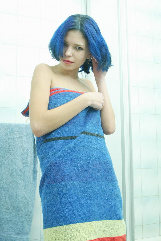 Blue haired amateur teen Katty rubs her shaved vagina in the shower porno foto #424120091 | 18 Videoz Pics, Katty, Pussy, mobiele porno