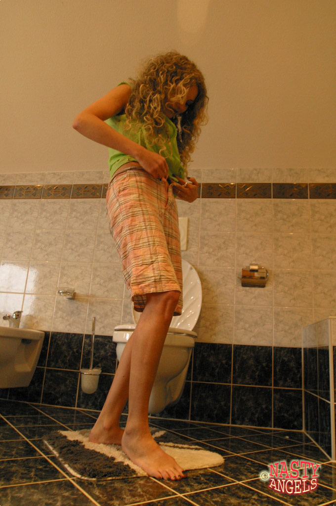 Curly-haired teen Sonya strips and takes a piss in the bathroom porno foto #425466975