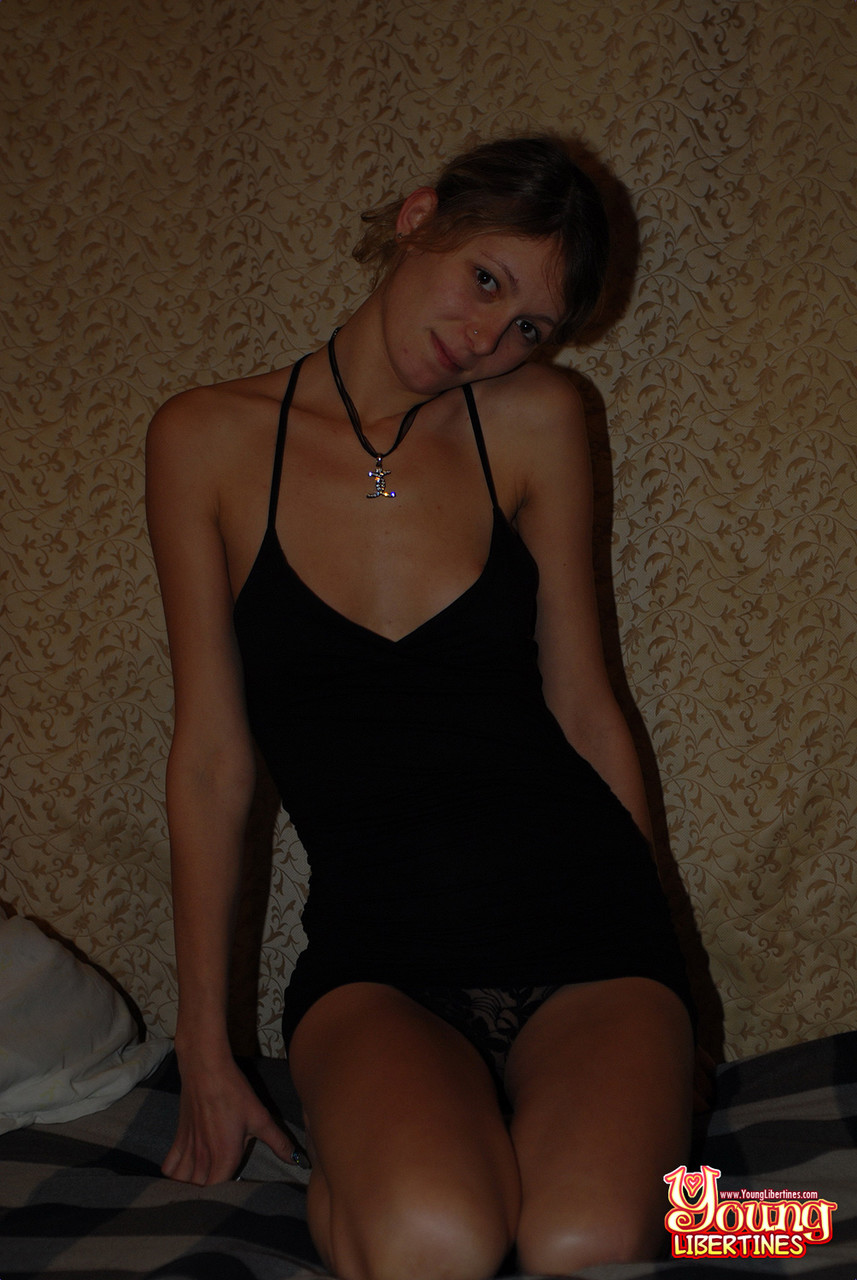Skinny amateur teen Silvia enjoys intense sex action with her BF on her bed foto porno #426604328