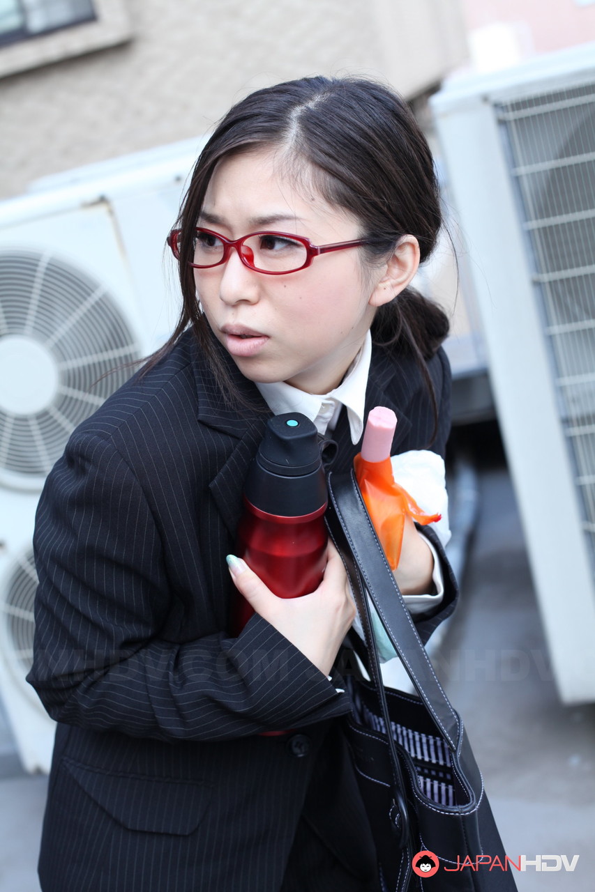 Japanese businesswoman Yuka Tsubasa gives an intense footjob & handjob porno fotky #428426413