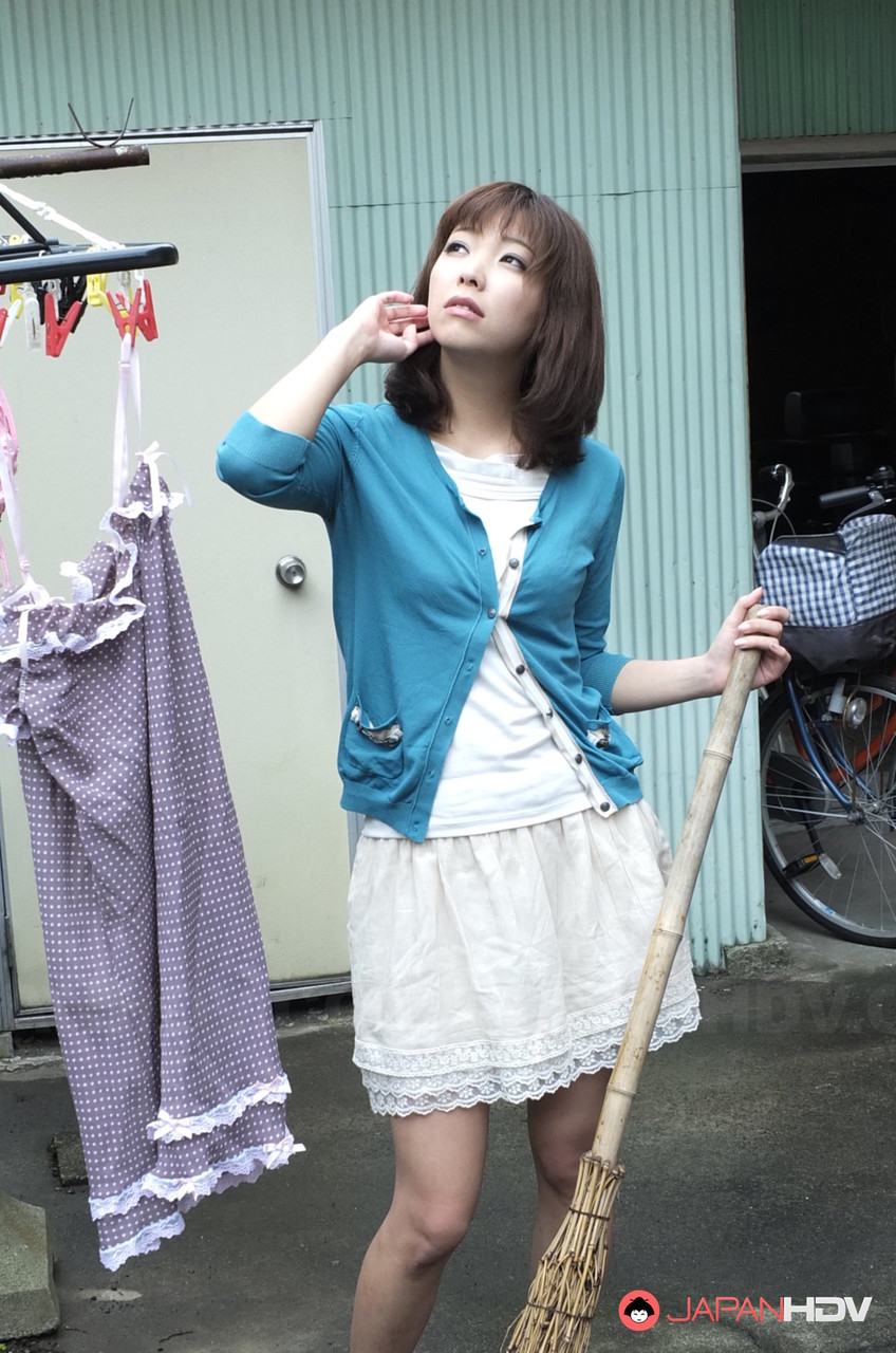 Sweet Japanese babe Juri Kitahara gives her landlord a hot blowjob foto porno #427096751