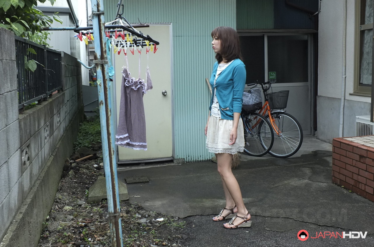 Sweet Japanese babe Juri Kitahara gives her landlord a hot blowjob foto porno #427096770