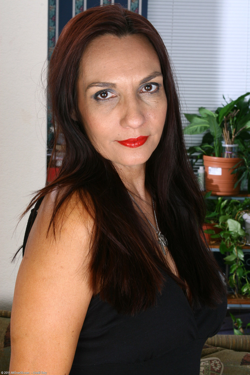 MILF Mariska, who is still quite young, strips naked and spreads her deliciously shaved pussy.