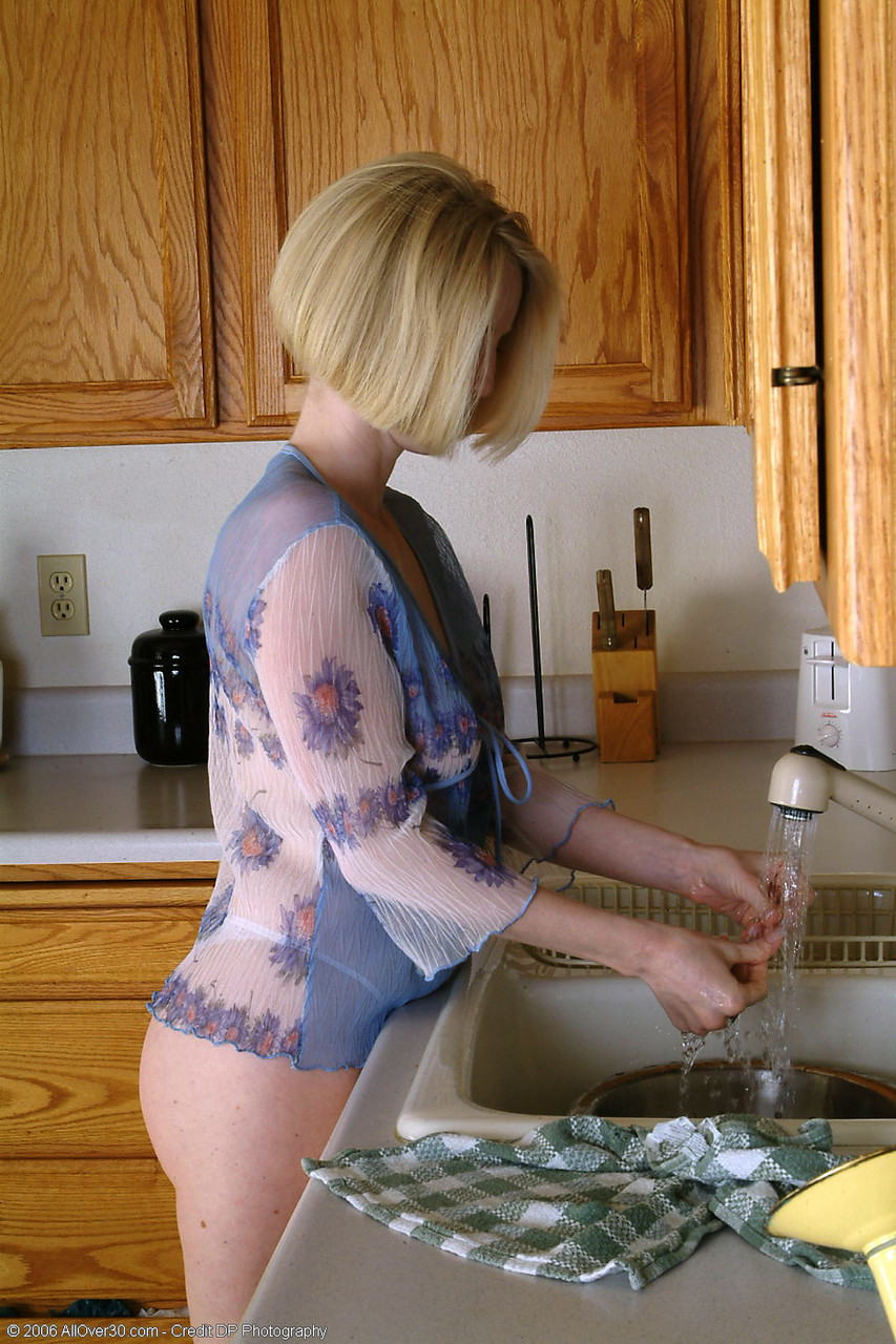 Playful housewife Lydia washing her incredible body in the kitchen sink foto porno #429038958