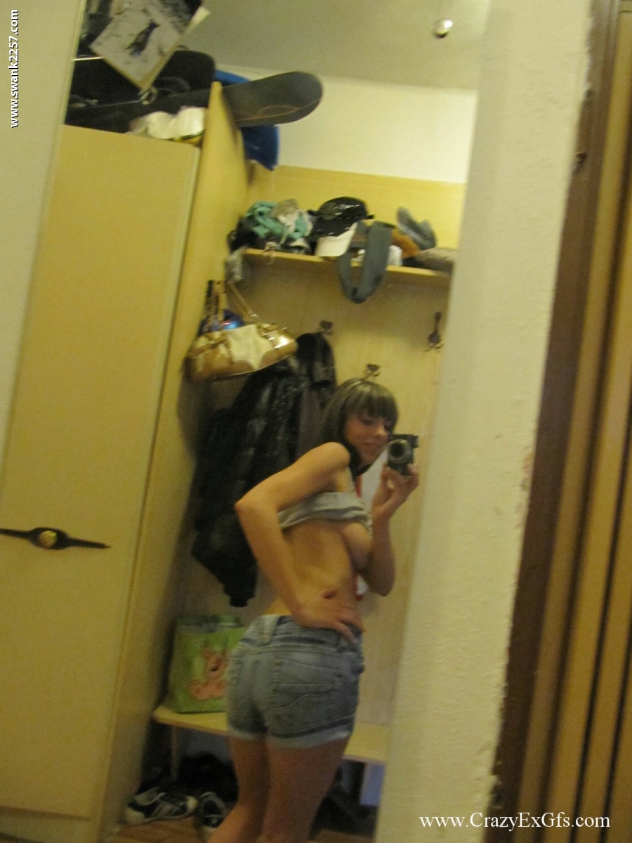Amateur Mellie Swan shows her tits & twat while filming herself in the mirror ポルノ写真 #427080028