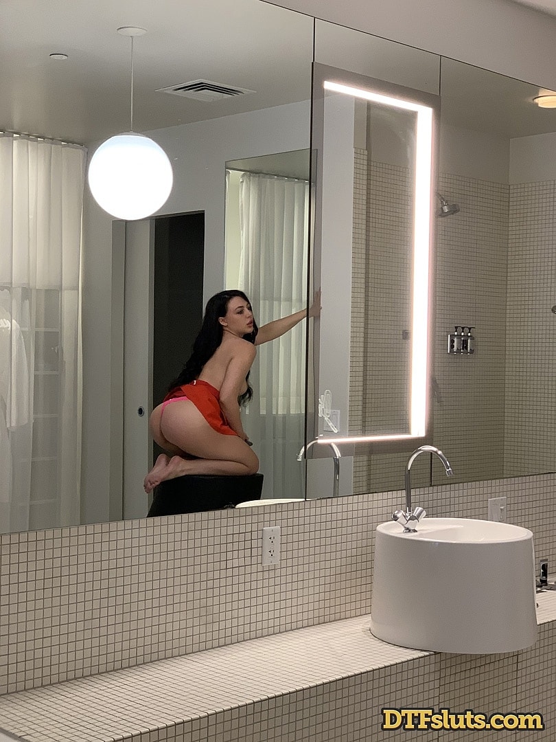 Beautiful teens Khloe Kapri and Whitney Wright tease with their round butts zdjęcie porno #425960527